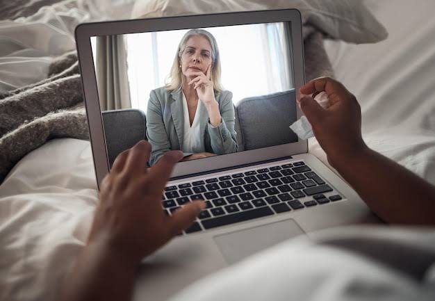 Sesión de psicología por videollamada desde casa